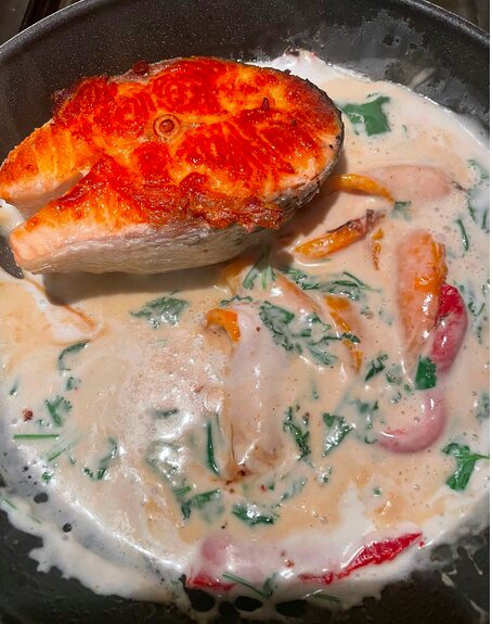 Darne de saumon aux poivrons et lait de coco